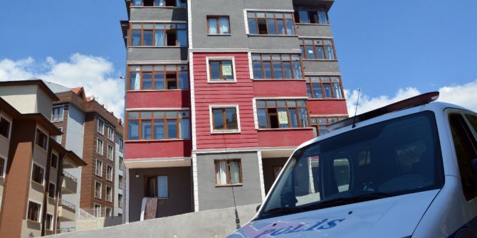 ‘Benim İçin Üzülmeyin’ Notu Bırakıp 4. Kattan Atladı