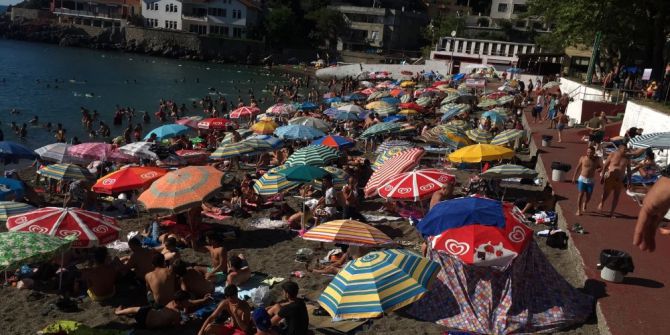 Sıcaktan Bunalan Vatandaşlar Plajlara Akın Etti