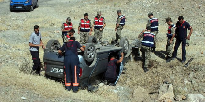 Otomobil Şarampole Uçtu: 5 Yaralı