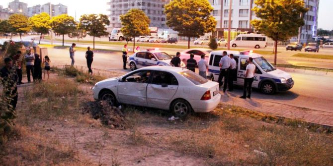 Kaldırımda Yürürken Otomobil Çarptı: 1 Ölü, 1 Yaralı