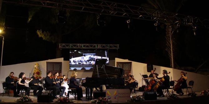 Kuşadası’nda İdil Biret Konseri