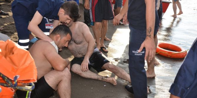 Denize Giren 2 Kişi Boğuldu, 4 Kişi Son Anda Kurtarıldı