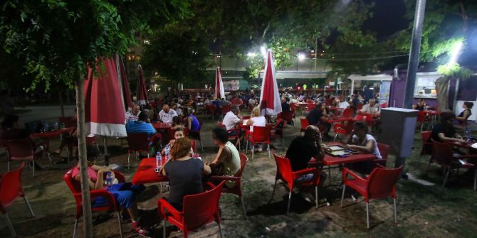 Bayraklı’daki Parklar Nefes Aldırıyor