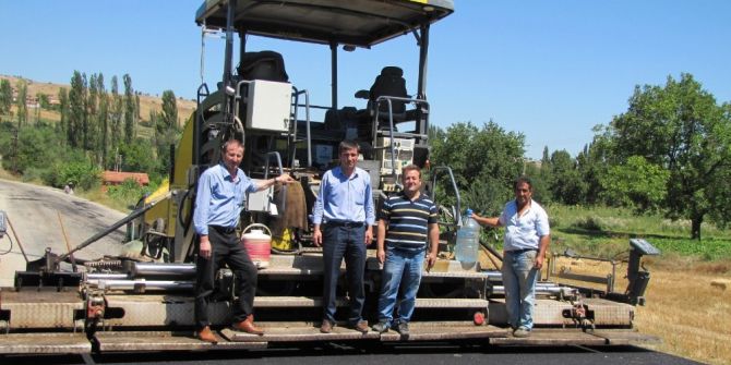 Hisarcık’ta Köy Yollarına Sıcak Asfalt