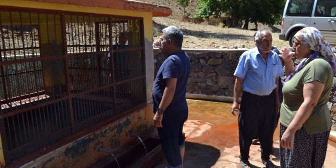 Tesisi Olmayan Şifalı Suya Akın Ediyorlar