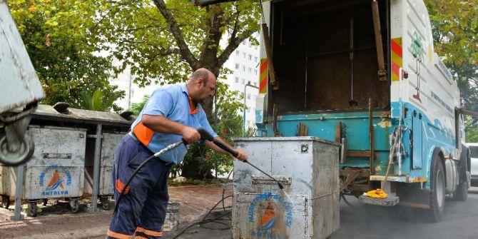 Çöp Konteynerlerine Yaz Bakımı