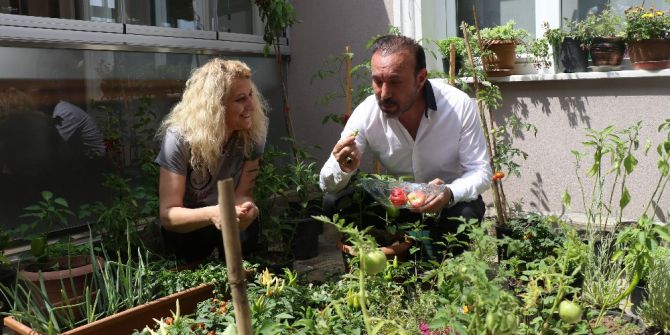 Dikiş Nakış Değil, Şehrin Göbeğinde Bağ Bahçe Yapıyorlar