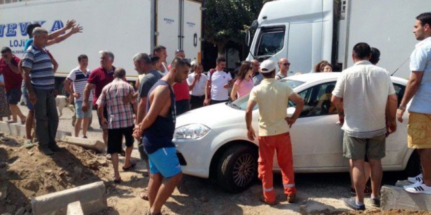 Vatandaşlar Karayolunu Trafiğe Kapattı