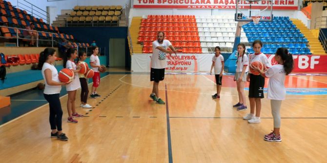 Yaz Spor Okulları 26 Bin Çocuğa Ulaştı