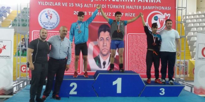 Kağıtsporlu Haltercilerden Rize’de İki Derece
