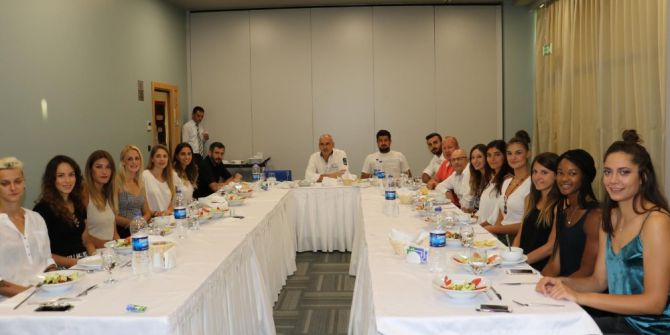 Manisa Büyükşehir’in Sultanları Yeni Sezonu Açıyor