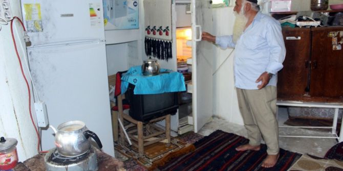 Türbeye Dadanan Hırsızlar Karpuz Ve Kola Çaldı