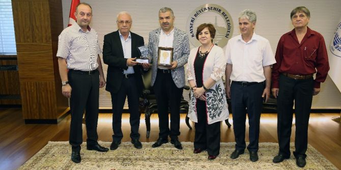 Çerkeslerden Başkan Çelik’e Takdir Ve Plaket