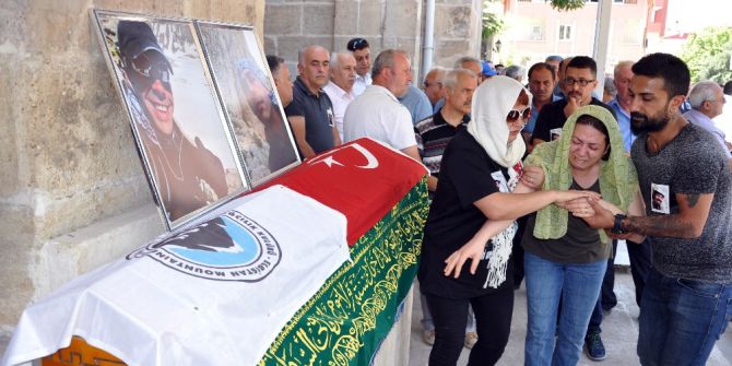 Zirve Tutkunu Dağcıya Son Veda