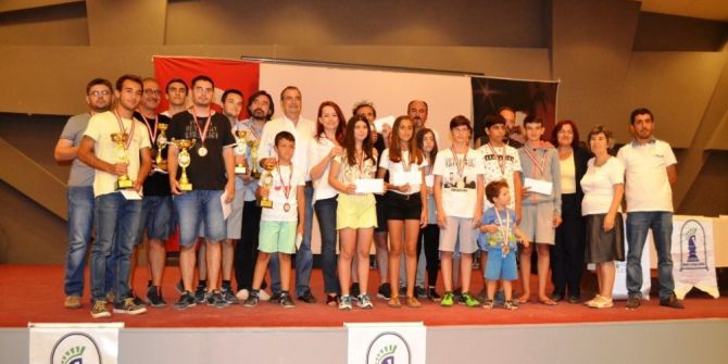10. Ayvalık Satranç Turnuvası Şampiyonları Belli Oldu