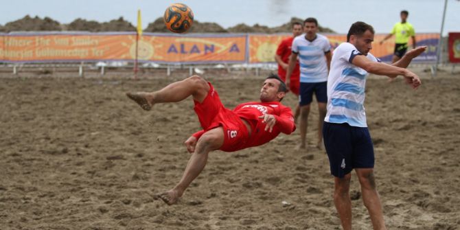 Plaj’da Futbol Heyecanı