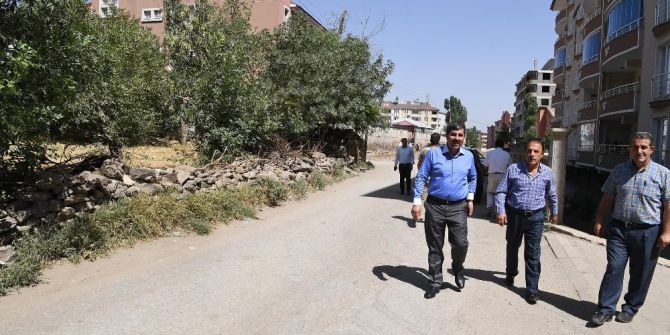 Yeni Mahalle’de Yol Genişletme Çalışması