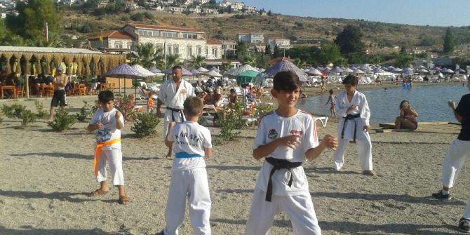 Karateciler Denizde Antrenman Yaptı