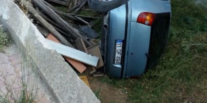 İki Otomobil Çarpıştı, 5 Yaralı