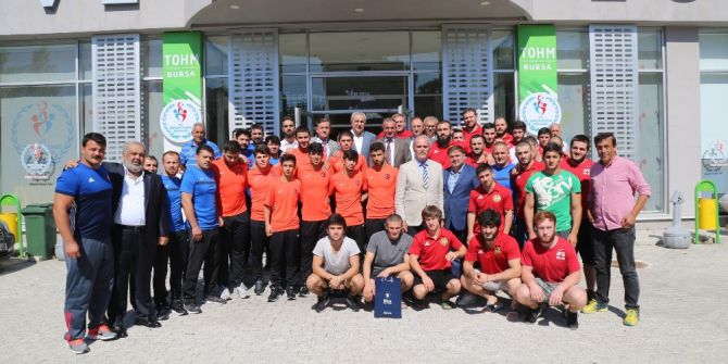 Altepe’den Güreş Milli Takımı’na Moral