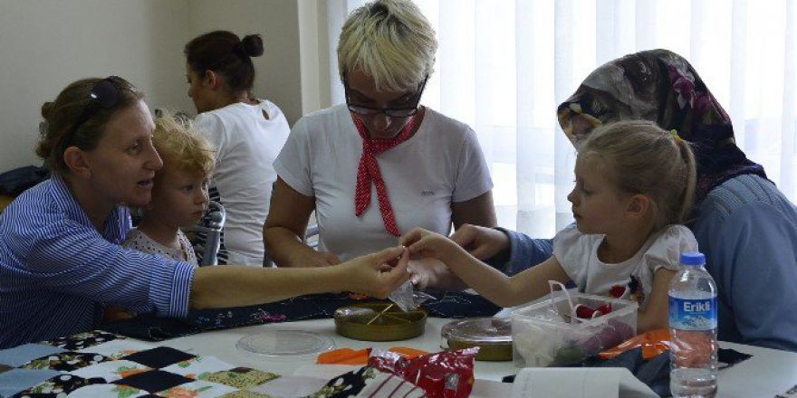 Tepebaşılı Kadınlar Tekstil Kursuyla Ev Ekonomilerine Katkı Sağlıyor