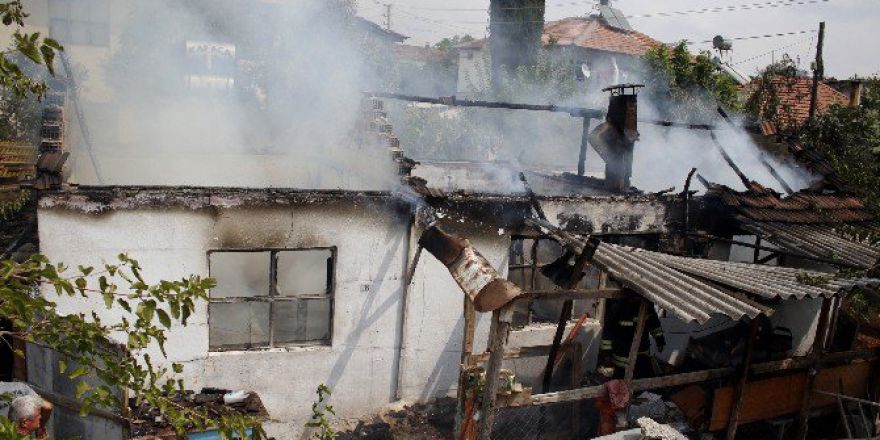 Antalya’da Müstakil Ev Kül Oldu