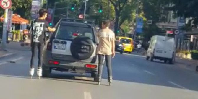 Caddebostan’da Patenli Gençlerin Trafikteki Tehlikeli Oyunu Kamerada