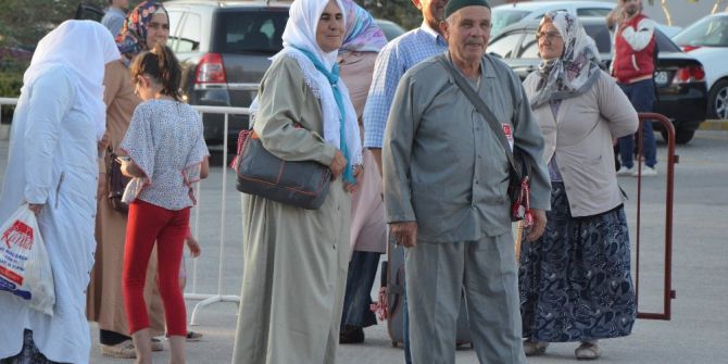 İlk Hac Kafilesi Dualarla Uğurlandı