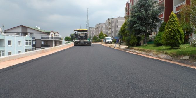 İzmit’te Asfalt Çalışmaları Sürüyor