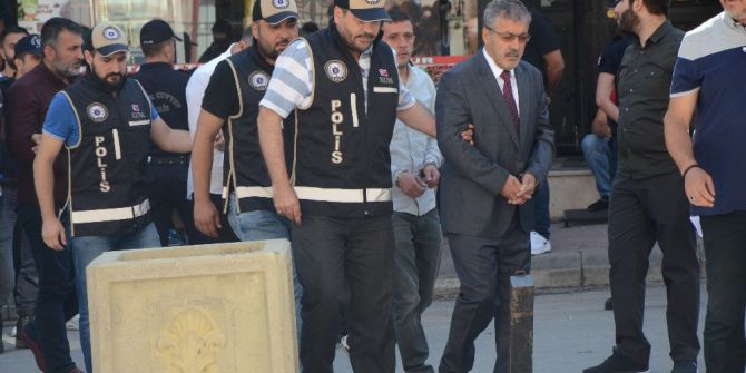 Büyükerşen’e Saldırı Olayı İle İlgili Gözaltına Alınan 5 Şüpheli Adliyede