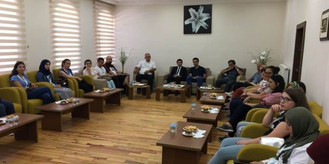 Esogü Tömer’in Misafir Öğrencileri Mahmudiye Atlı Terapi Ve Rehabilitasyon Araştırma Merkezini Ziyaret Etti