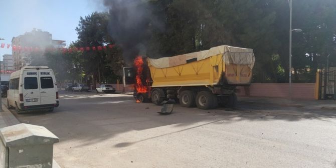 Suruç’ta Yaşanan Patlama Ve Ardından Yükselen Alevler Korkuya Neden Oldu