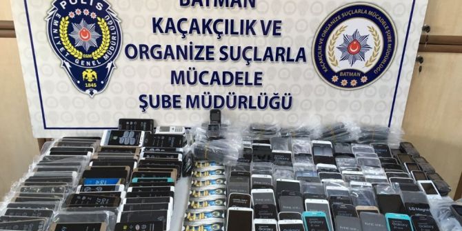 Batman’da 300 Adet Kaçak Cep Telefonu Ele Geçirildi