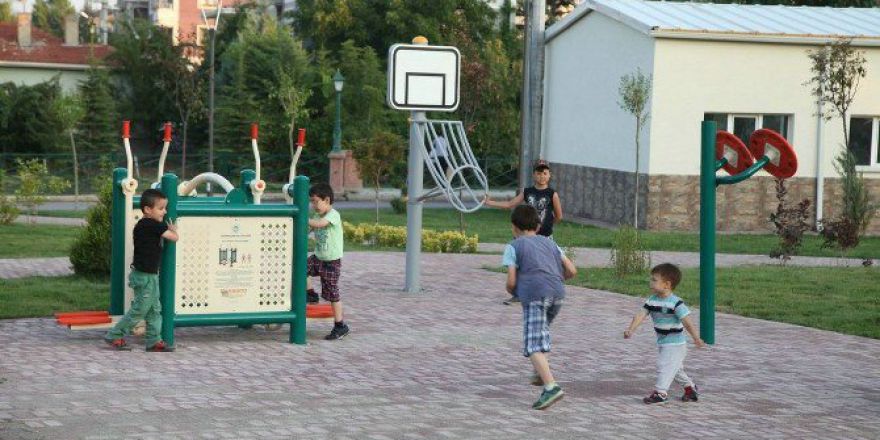 Basın Parkı Cıvıl Cıvıl