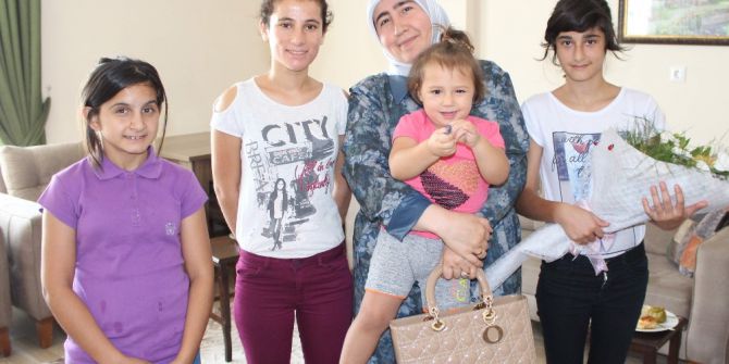 Vali Köşger’in Eşi Fatma Köşger Çocuk Evlerini Ziyaret Etti