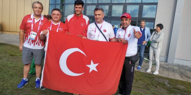 Vanlı Atletten Birincilik Madalyası