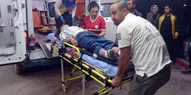 Genç Kız Seyir Halindeki Otomobilden Atladı