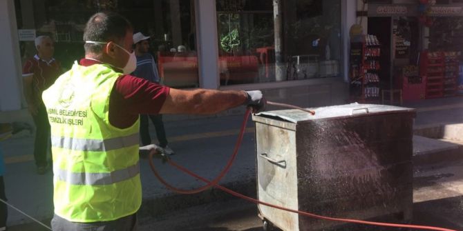 Bismil’de Çöp Konteynırları İlaçlanıyor