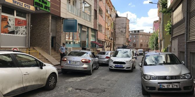 Beyoğlu’nda Güpegündüz Silahlı Market Soygunu Kamerada