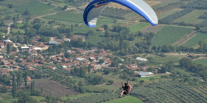 Paraşütçülerden Renkli Festival
