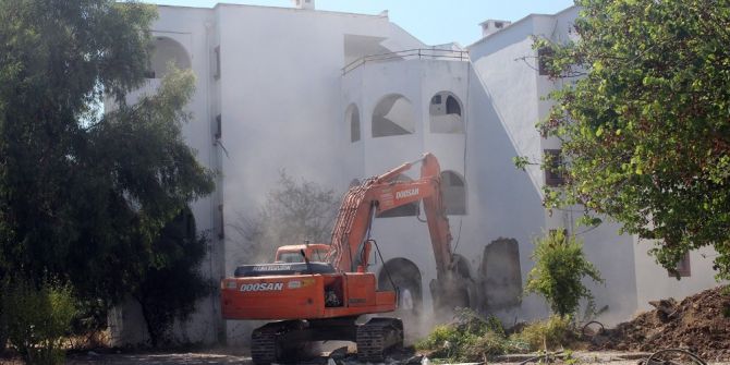 Turizm Lojmanlarına Sezon Ortasında Yıkım