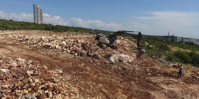 Erdemli Belediyesi’nin Sosyal Tesis Çalışmaları Sürüyor