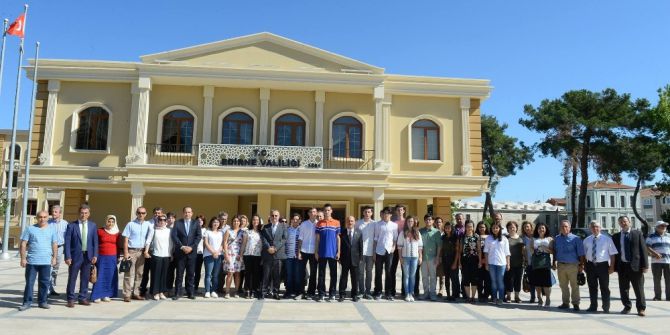 Edirne’de Lys’de İlk Bine Giren Öğrencilere Ödülleri Verildi