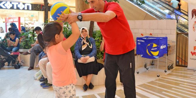 Geleceğin Sporcuları Voleybolla Tanıştı