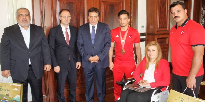 Olimpiyat Şampiyonundan Valiye Ziyaret