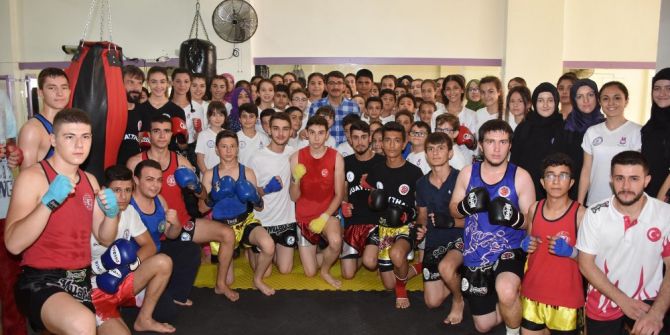 Başkan Çelik Şehzadeler’in Sporcularıyla Buluştu