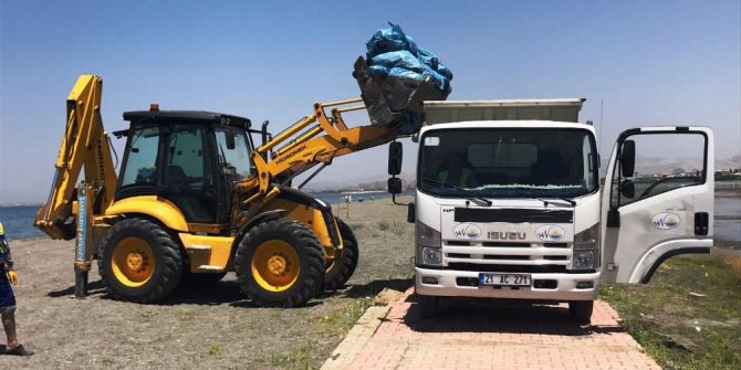 Edremit’te Temizlik Seferberliği Sürüyor