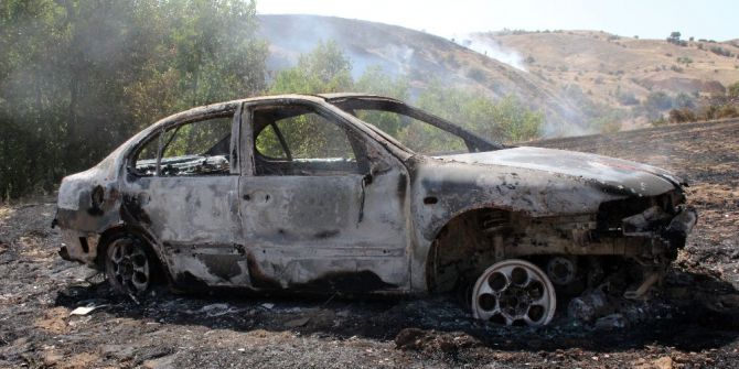 Otomobil Kül Oldu, Ağaçlar Ve Tarlalarda Zarar Gördü