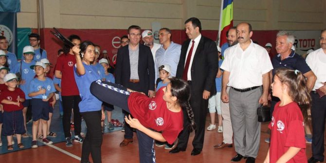 Vakfıkebir Belediyesi’nden Sporculara Malzeme Yardımı