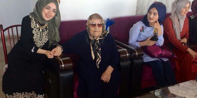 Ak Gençler Huzurevi Sakinlerini Ziyaret Etti